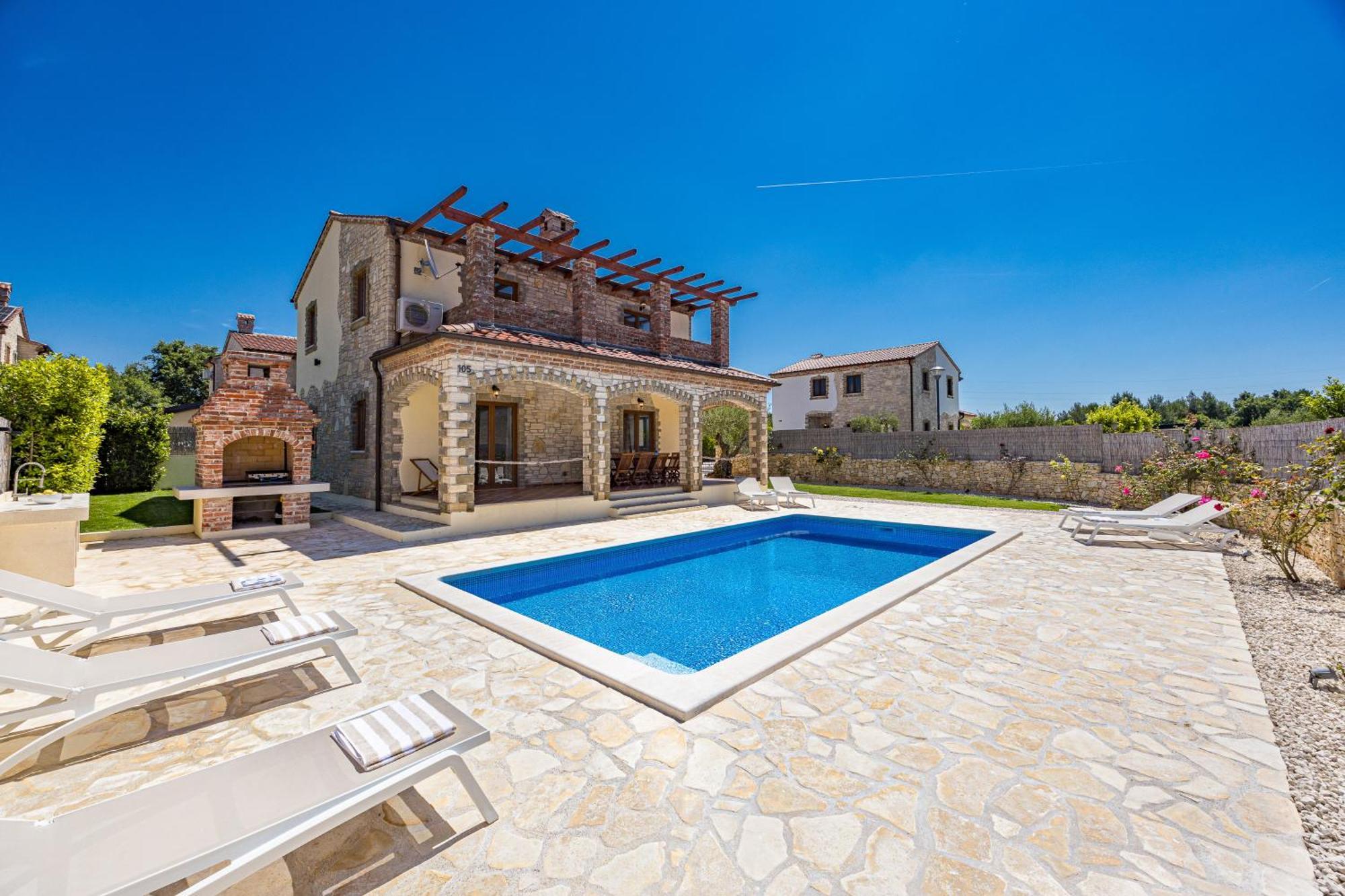 Villa Brioni With Pool By Rentistra Cabrunici Eksteriør billede